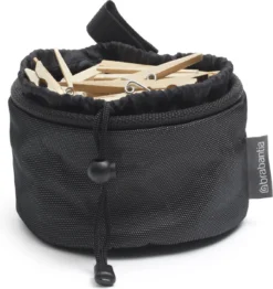 Brabantia HangOn Droogrek Inklapbaar - 25 Meter - Met Wasknijpertasje - Matt Black -Schoonmaakmiddelen 1133x1200 3