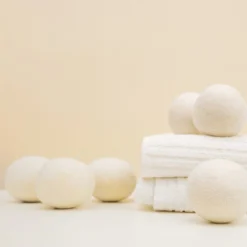 Apeiron Drogerballen - Droogballen - 6 XL Wasbollen - Droger - Duurzaam - Wasmachine - Wasverzachter - Energie Besparen - Zero Waste - Schapenvacht - Wol -Schoonmaakmiddelen 1200x1200 763