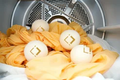 LuxerLiving Wasbol Set Van 6 - Droogt Tot 30% Sneller - Wasverzachter - Droger Ballen - Dryer Balls - Ecologisch - 100% Wol 9 LuxerLiving Wasbol Set Van 6 - Droogt Tot 30% Sneller - Wasverzachter - Droger Ballen - Dryer Balls - Ecologisch - 100% Wol -Schoonmaakmiddelen 1200x800 12