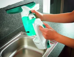 Leifheit Dry & Clean Ruitenreiniger Met Steel (43 Cm), Inwasser En Smalle Zuigmond (17 Cm) Click System -Schoonmaakmiddelen 1200x925 3