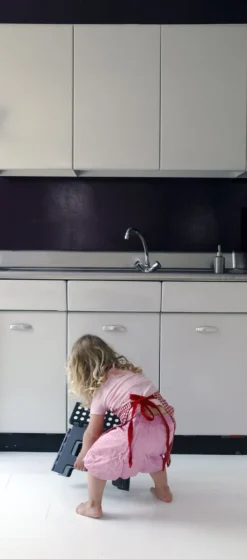 PUHLMANN - Inklapbare Kruk, JAMES, Plastic, Grijs, 22 Cm Hoog, Max 100 Kilo 9 PUHLMANN - Inklapbare Kruk, JAMES, Plastic, Grijs, 22 Cm Hoog, Max 100 Kilo -Schoonmaakmiddelen 530x1200 1