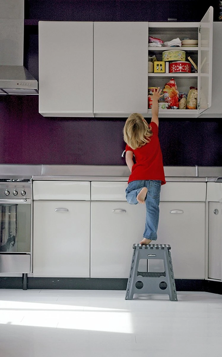 PUHLMANN - Inklapbare Kruk, JAMES, Plastic, Grijs, 40 Cm Hoog, Max 90 Kilo 2 PUHLMANN - Inklapbare Kruk, JAMES, Plastic, Grijs, 40 Cm Hoog, Max 90 Kilo - Afbeelding 2