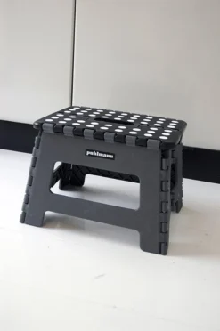 PUHLMANN - Inklapbare Kruk, JAMES, Plastic, Grijs, 22 Cm Hoog, Max 100 Kilo 12 PUHLMANN - Inklapbare Kruk, JAMES, Plastic, Grijs, 22 Cm Hoog, Max 100 Kilo -Schoonmaakmiddelen 797x1200 2